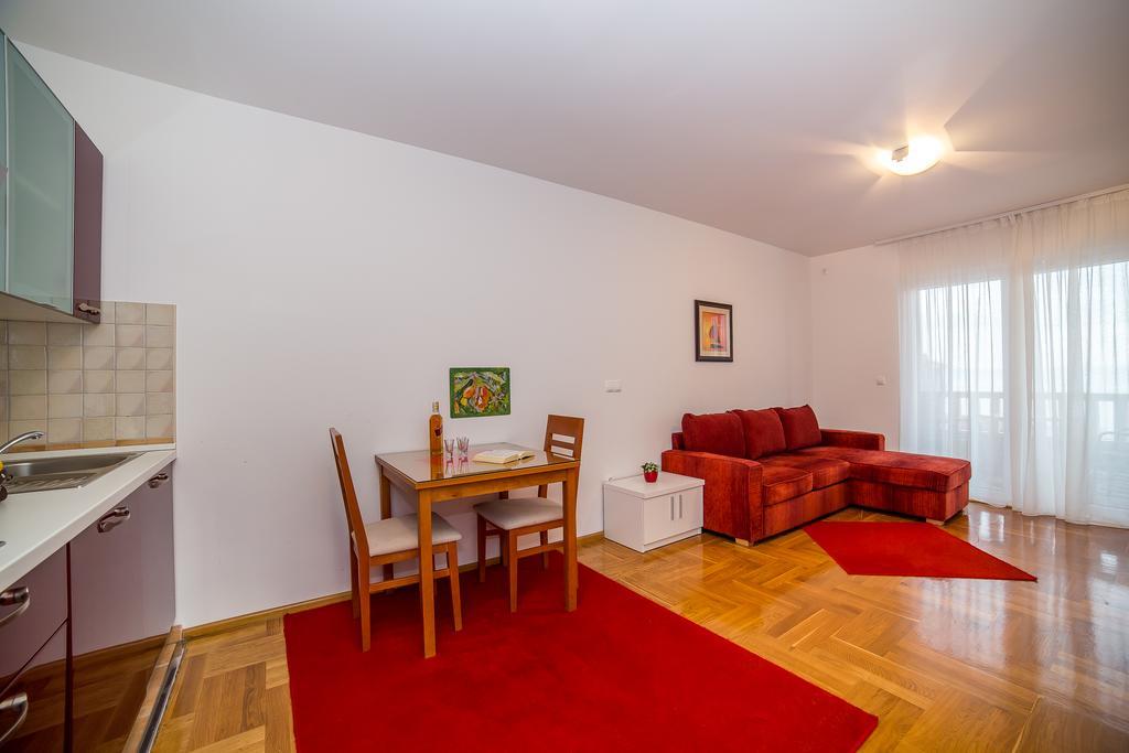 Apartments Kristina Макарска Экстерьер фото