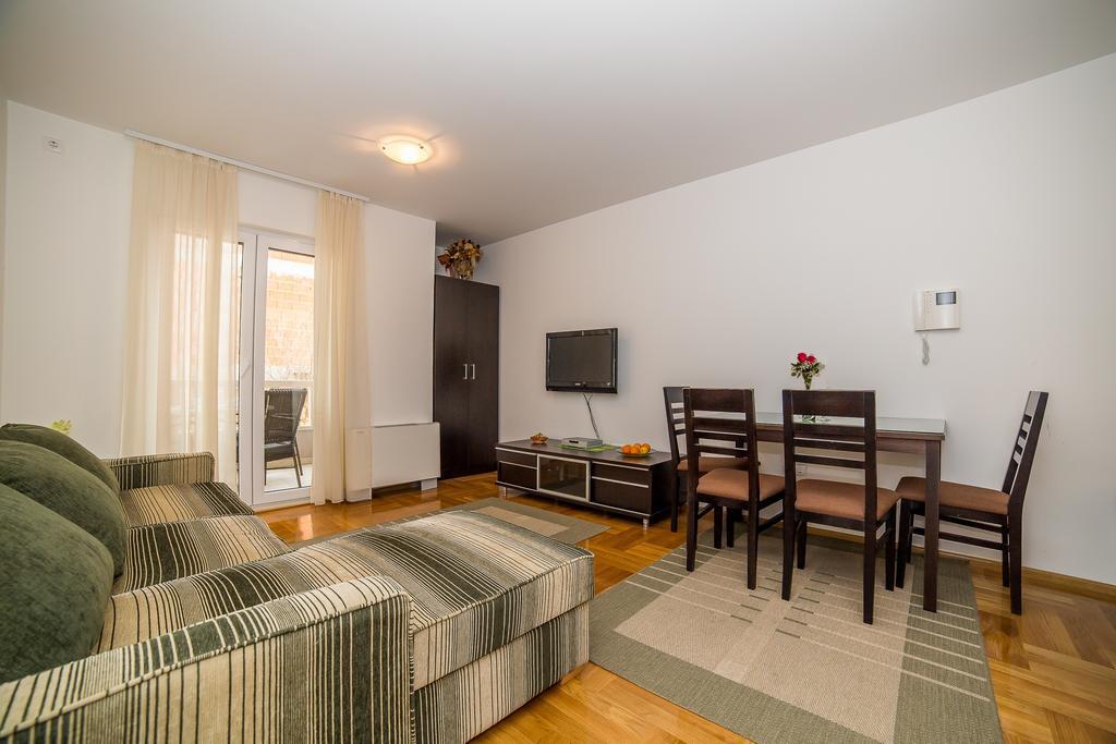 Apartments Kristina Макарска Экстерьер фото