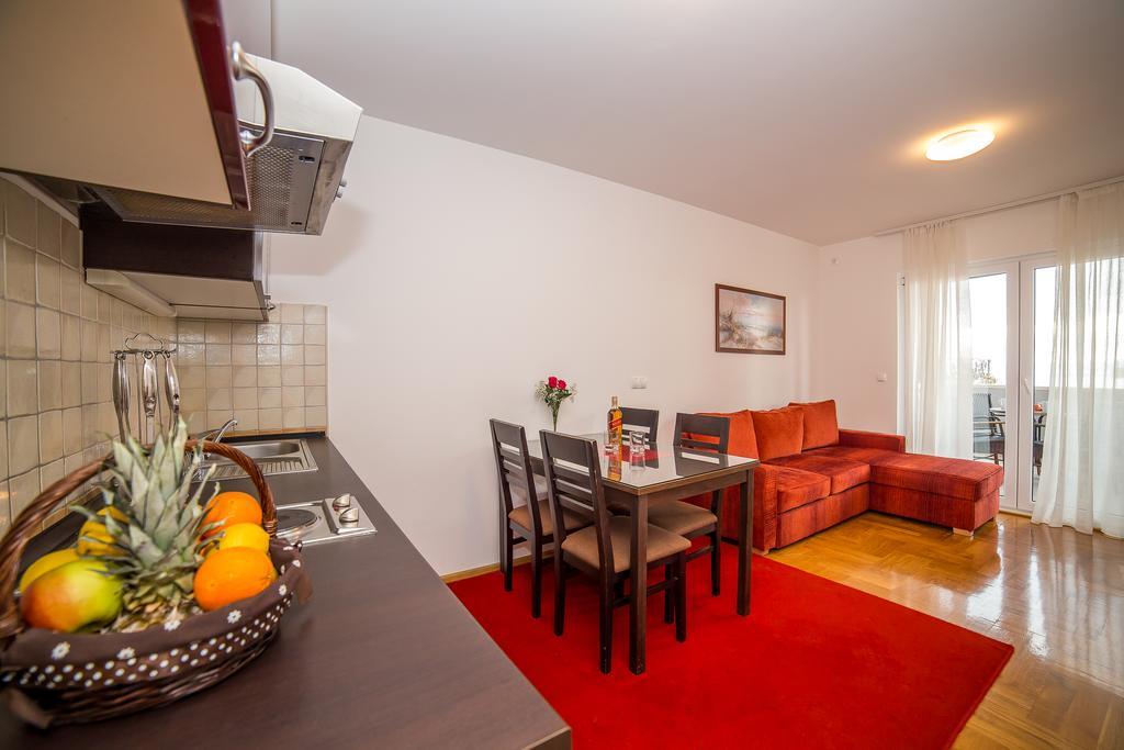 Apartments Kristina Макарска Экстерьер фото