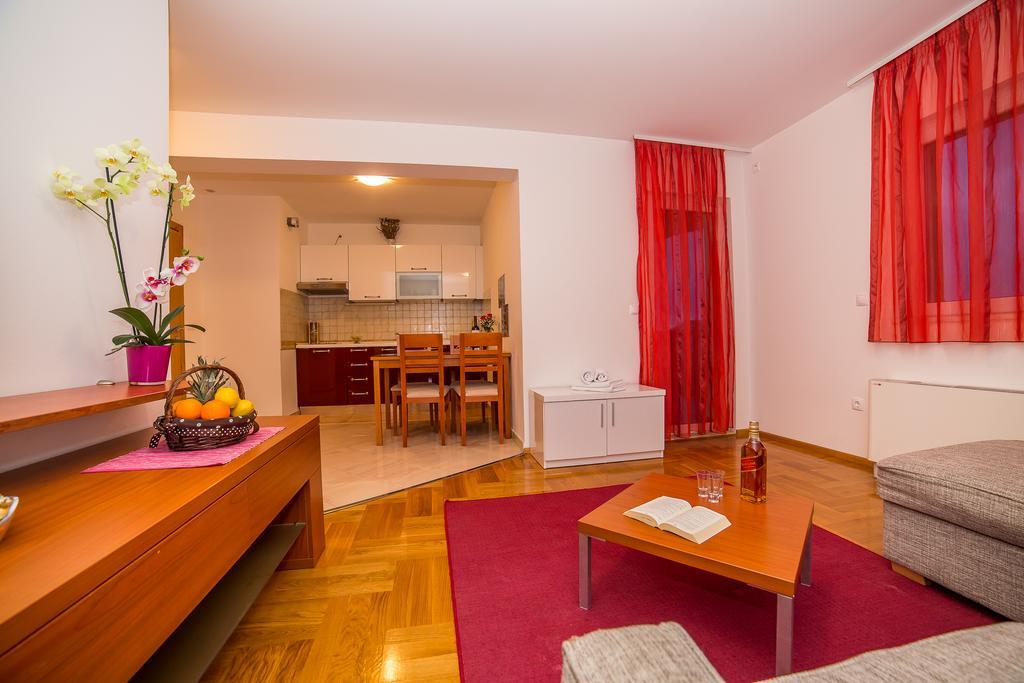 Apartments Kristina Макарска Экстерьер фото