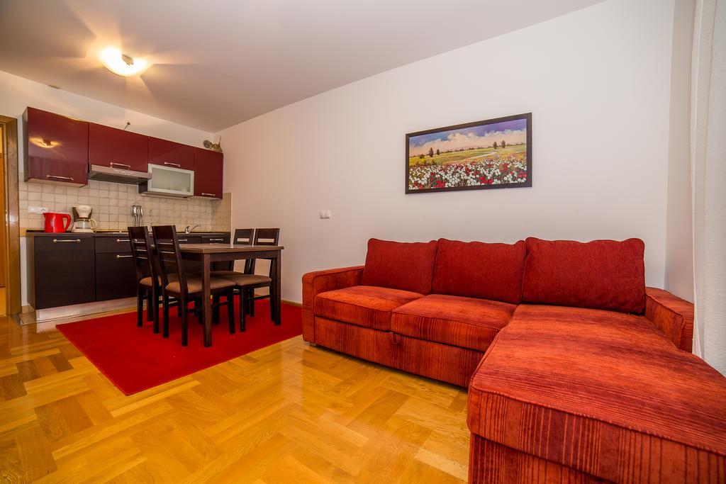 Apartments Kristina Макарска Экстерьер фото