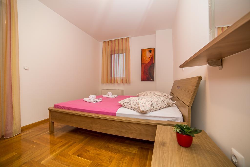 Apartments Kristina Макарска Экстерьер фото
